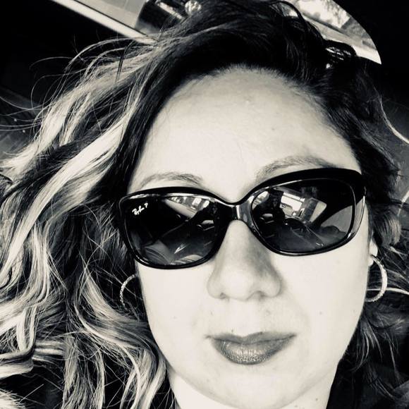 Meet your Posher, Edna - Picture 1 of 1